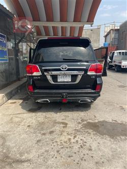 تۆیۆتا لاند کروزەر